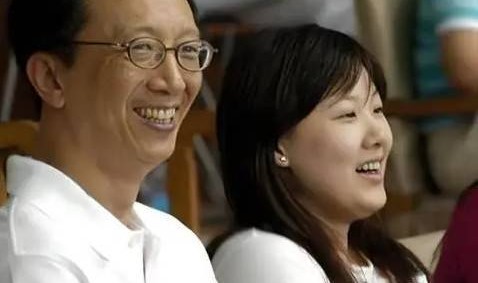 高赔率投注-恩爱24年抵不过现实！74岁梁锦松衰老明显，48岁伏明霞仍貌美如花|婚姻|人生|岁月|两人|圈层_新浪娱乐_新浪新闻